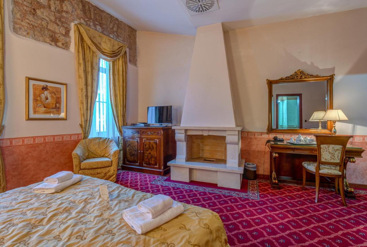יואנינה Alexios Luxury Hotel מראה חיצוני תמונה